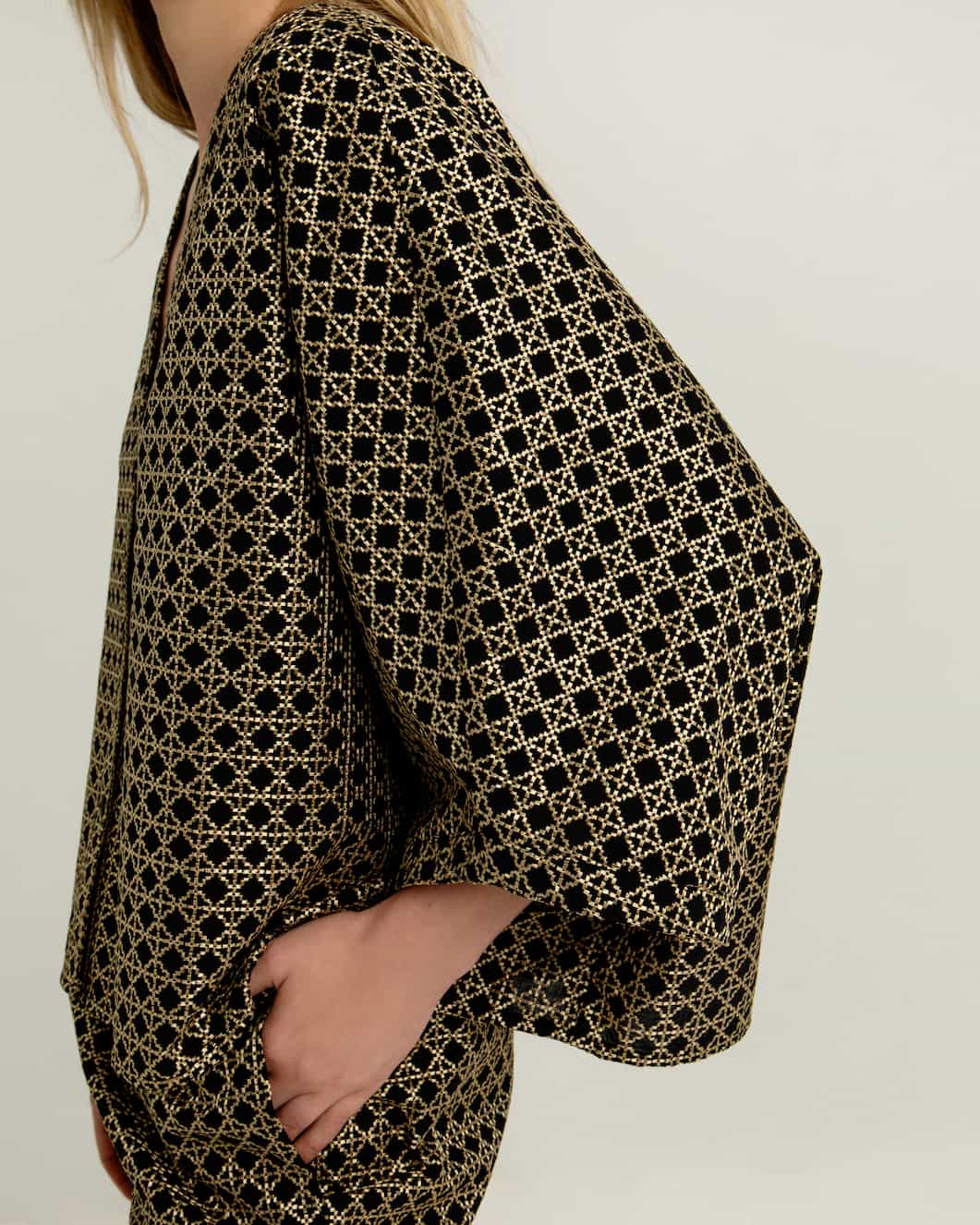 Greek Archaic Kori Tunic Cross Black/Gold - Image 3