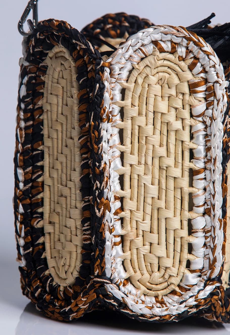 Catarina Mina Lampa Bag Natural Brown White - Image 4