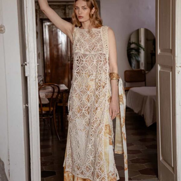 Nidodileda Figurine Cover Up